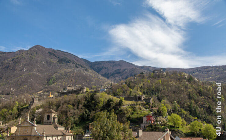 Feature Burgen von Bellinzona, englischer Landschaftsgarten und Markttag in Bellinzona